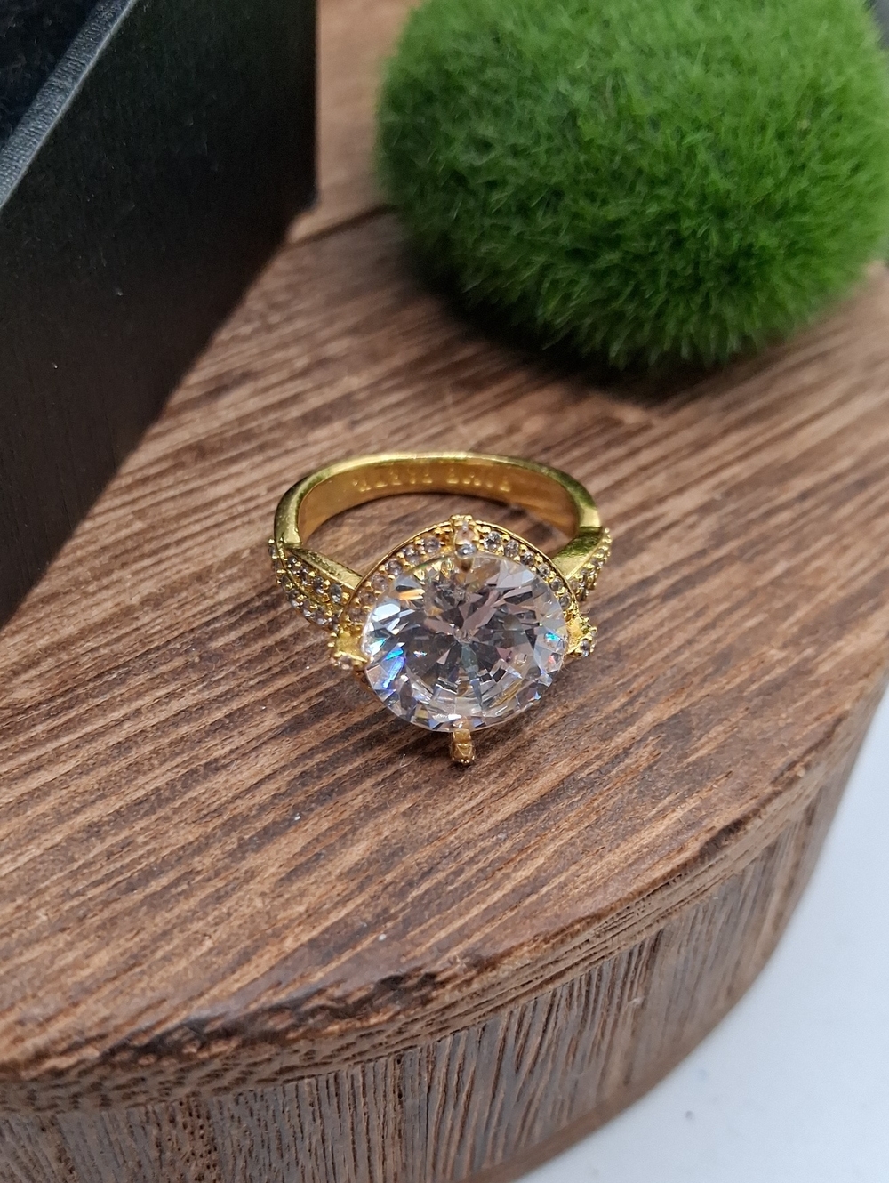 Bomb Party Stunning Clear Crystal Statement Ring Size 8 R835